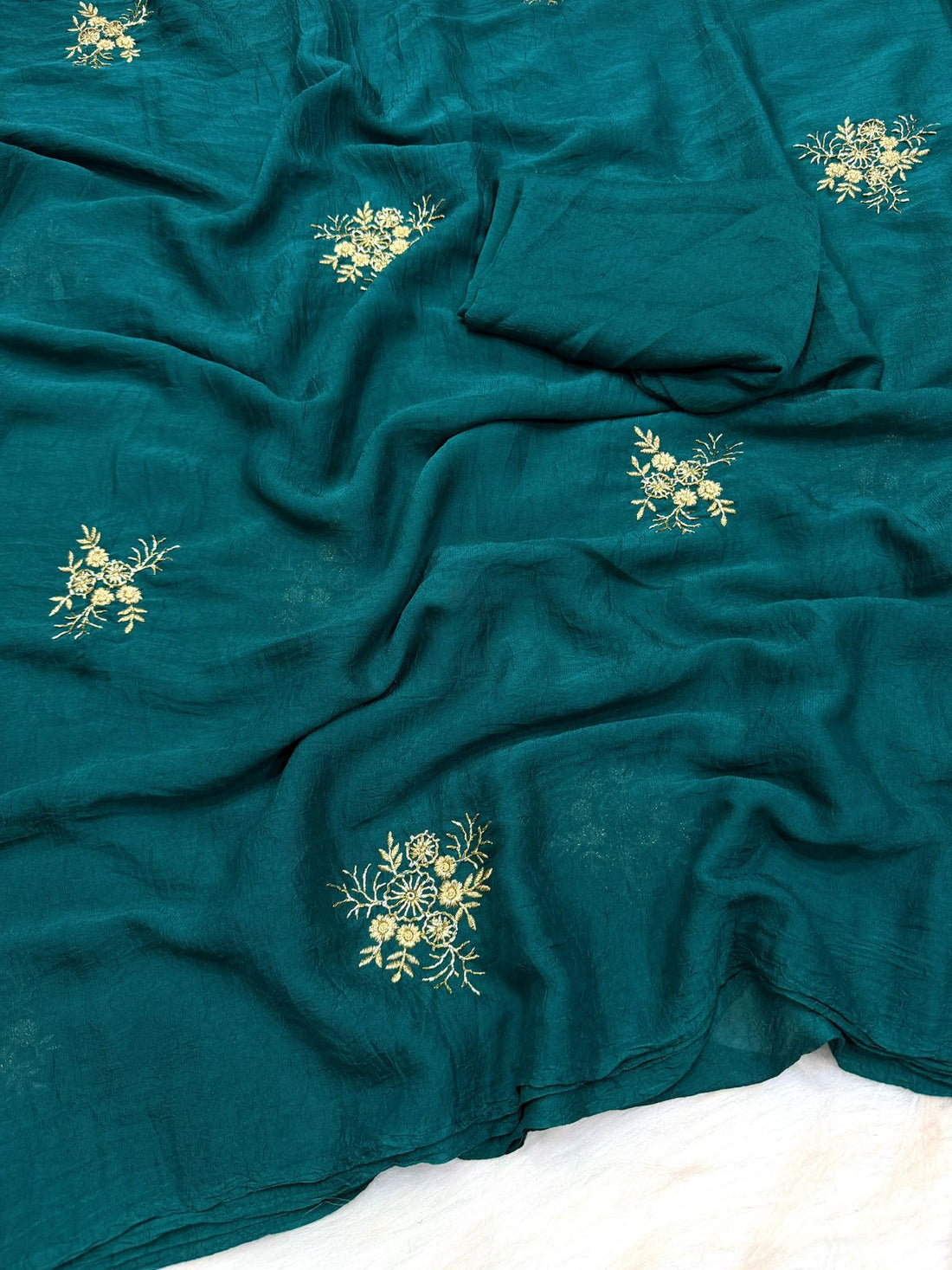 Stone crushed Saree ( Unstitched blouse )